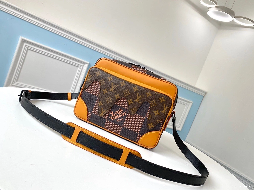 WIS VUITTON MESSAGER BAG LOUIS 0127